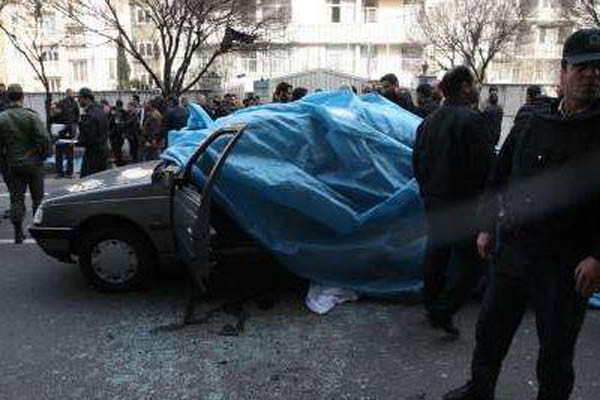 ▲ 이란 핵과학자가 암살당한 현장 사진. 폭발한 차 안에 이란 핵무기 개발 핵심인력이 타고 있었다. [사진: 이란 프레스TV 보도화면 캡쳐]