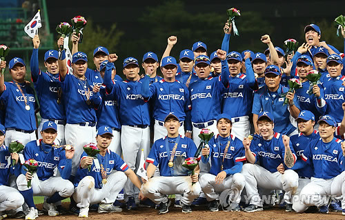 ▲ 금메달을 목에걸고 기념사진을 찍은 한국대표팀ⓒ연합뉴스