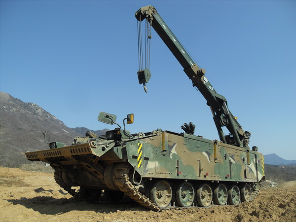 ▲ K-21구난전차.ⓒ방위사업청