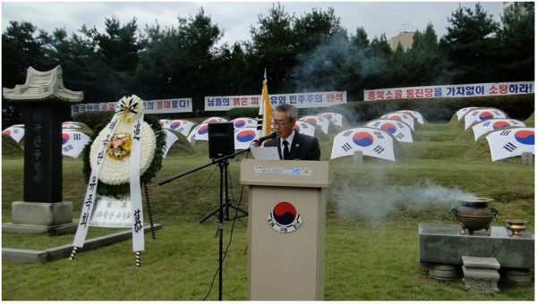 ▲ ▲양흥모 태극단선양회 회장이 제 64주년 태극단 순국열사 추모제에서 추모사를 낭독하고 있다. ⓒ고양시 사진 제공