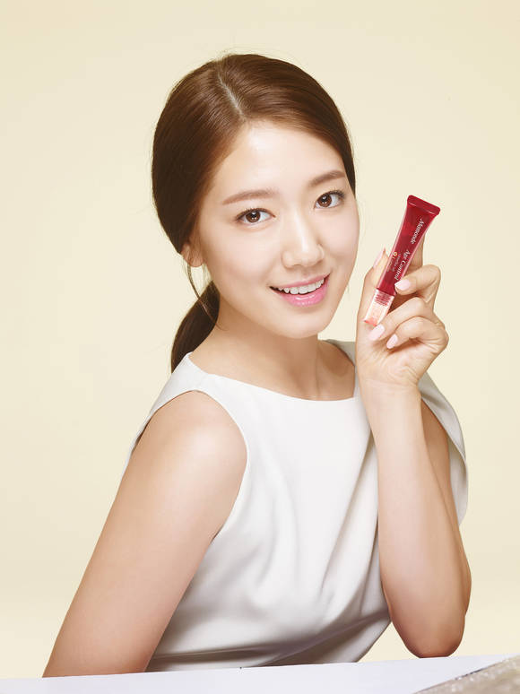 ▲ 에이지 컨트롤 까멜리아 오일 모델 박신혜ⓒ마몽드