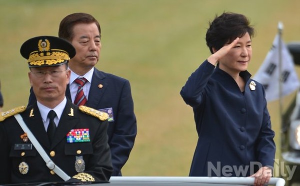 국군의날 열병식에 참석한 박근혜 대통령.ⓒ정상윤 기자