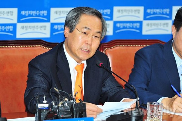 ▲ 새정치민주연합의 후임 원내대표로 합의 추대 가능성이 거론되고 있는 우윤근 정책위의장. ⓒ이종현 기자