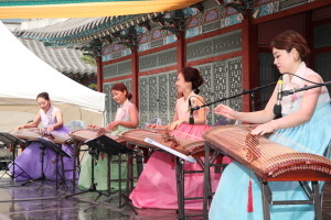 ▲ 문경찻사발축제에는 다양한 전시외에도 많은 볼거리가 함께 제공돼 눈길을 끈다ⓒ문경시 제공