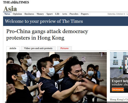 ▲ 지난 3일, 평화시위를 벌이던 홍콩 우산혁명 시위대에 마스크를 쓴 친중세력 갱단이 '정치테러'를 가했다. [사진: 英더 타임스 보도화면 캡쳐]