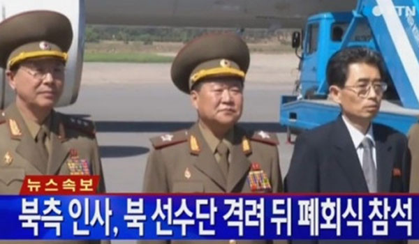 ▲ 지난 4일, 황병서, 최룡해, 김양건 등 '북한 3인방'이 방한했을 때 국내 언론은 모두 이들의 일거수 일투족을 생중계했다. 한국 정부도 이런 언론과 다르지 않은 '저자세'를 보인 것으로 나타났다. [사진: 당시 YTN 보도화면 캡쳐]