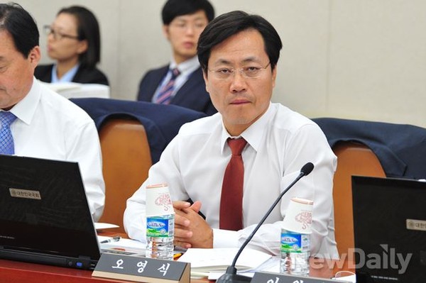 ▲ 7일 오후 국회에서 열린 산업통상자원위 국정감사에서 새정치민주연합 오영식 의원이 질문하고 있다.ⓒ뉴데일리