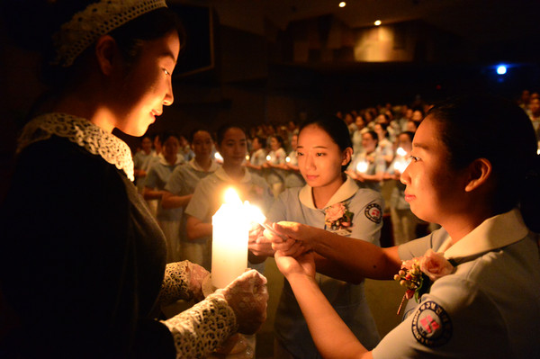 ▲ 7일 오전 11시 대구보건대학교 인당아트홀에서 열린 '제16회 나이팅게일 선서식'에서 간호학과 재학생들이 나이팅게일 선서를 하고 있다.ⓒ대구보건대 제공