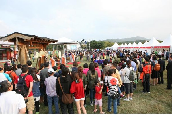 ▲ 지난 1,2회 에밀레전에는 한해 30만명 이상이 행사장을 찾을 정도로 높은 인기를 얻었다.ⓒ대구불교방송 제공