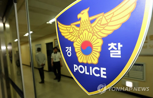 ▲ 전남지방경찰청에서 수사결과에 불만을 품은 40대가 10일 자살소동을 벌였다. 긴박했던 상황은 투신 자살소동 당사자인 A(45)씨가 스스로 옥상에서 내려오면서 10분만에 종료됐다.ⓒ 사진 연합뉴스