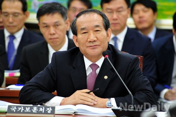 ▲ 10일 열린 국회 정무위 국정감사에 출석한 박승춘 국가보훈처장 ⓒ이종현 기자