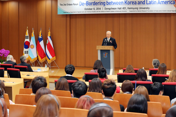 ▲ 제2회 ENLACE포럼에서 신일희 총장이 축사를 하고 있다.@계명대 제공