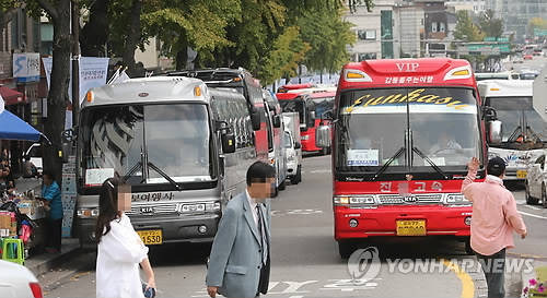 ▲ 국토교통부는 65세 이상 고령 버스 운전자의 정기 자격유지검사 도입을 뼈대로 하는 여객자동차 운수사업법 시행령 등의 개정안을 마련하고 오는 27일까지 입법 예고한다.ⓒ연합뉴스