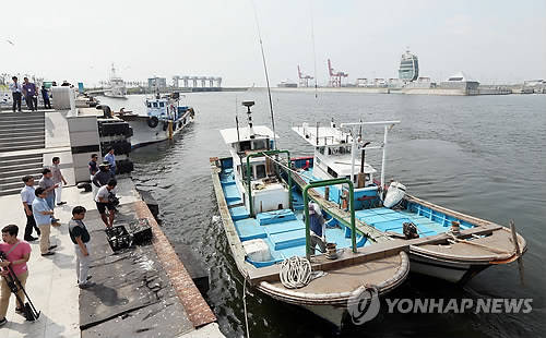 ▲ 인천시 서구 아라인천여객터미널 하역장에 정박한 어선들.ⓒ연합뉴스