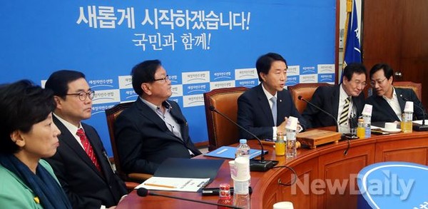▲ 송호창 의원의 사퇴에도 불구하고 예정대로 15일 오후에 열린 새정치민주연합 조직강화특별위원회의 첫 회의 ⓒ국회 사진공동취재단