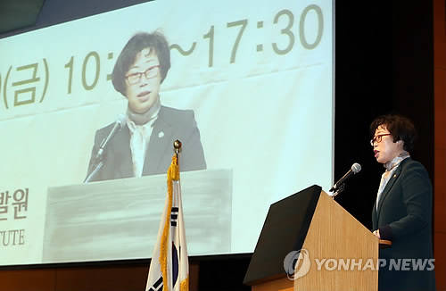 ▲ 올 초 한국해양수산개발원(KMI) 주최로 열린 2014 KMI 해양수산 전망대회에서 윤진숙 전 해양수산부 장관이 축사를 하고 있다.ⓒ연합뉴스