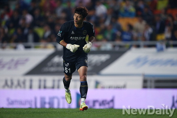 ▲ 인천 유나이티드 골키퍼 유현 선수.ⓒ프로축구연맹