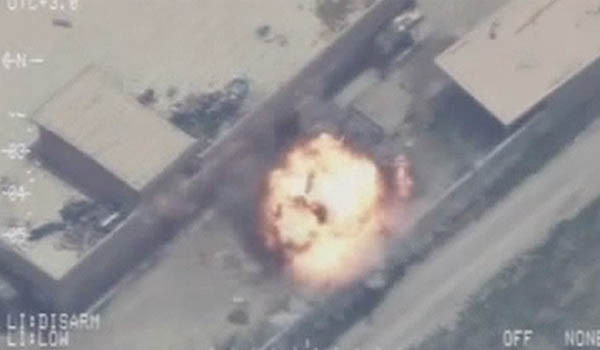 ▲ 美정부는 ISIS에 대한 공습이 일부 효과를 보고 있다고 하지만 ISIS의 공격은 그치지 않고 있다. ⓒ美공군이 공개한 ISIS 공습 영상 캡쳐