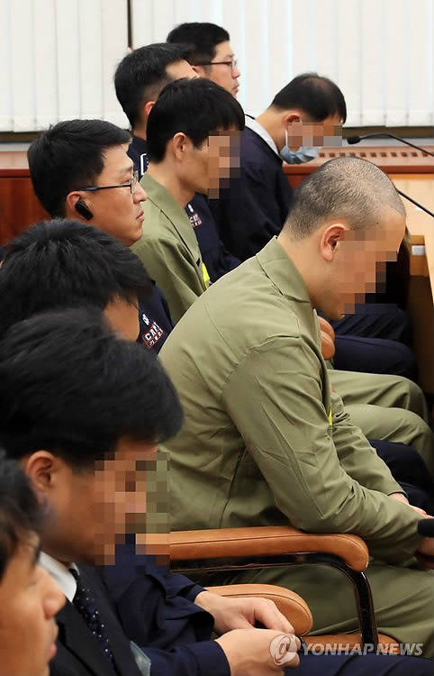 ▲ 고개 숙인 세월호 선원들.ⓒ연합뉴스