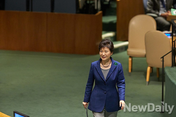 ▲ 지난달 미국 뉴욕에서 열린 유엔총회 기조연설을 위해 입장하는 박근혜 대통령 ⓒ뉴데일리