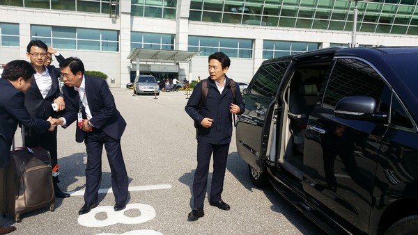 ▲ 판교테크노밸리 환풍구 사고 소식을 접하고 18일 오후 급거 귀국한 남경필 경기지사. ⓒ뉴데일리 김현중 기자