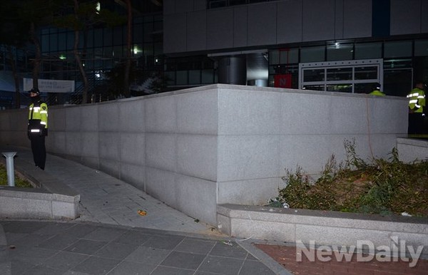 ▲ 무너진 환기구를 정면에서 보면 이렇게 높다.  ⓒ뉴데일리 DB