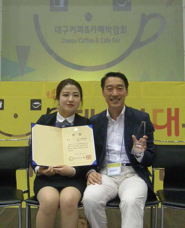 ▲ 지난 9일 월드컵커피칵테일챔피언십 대회’에서 대상을 차지한 이수영 학생.@영진전문대 제공