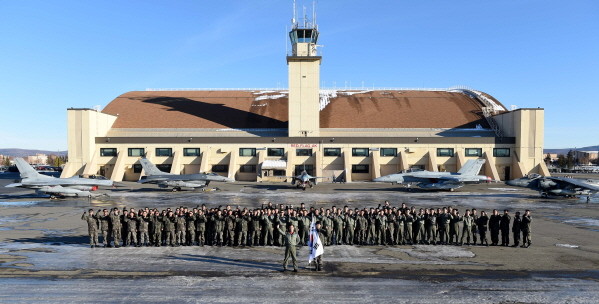'레드플래그 알래스카' 훈련이 성공적으로 종료됐다. 훈련에 참가한 한국공군 훈련단이 기념촬영을 하고 있다.ⓒ공군