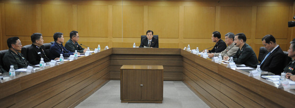 ▲ 5부 합동 연석회의 주관하는 한민구 장관.ⓒ국방부