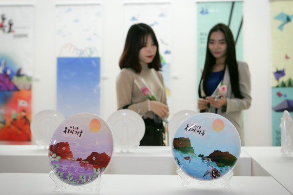 ▲ 대구대학교 시각디자인학과 학생들이 ‘독도의 날(매년 10월 25일)’을 앞두고 독도를 주제로 한 졸업작품을 전시해 주목받고 있다.ⓒ대구대 제공