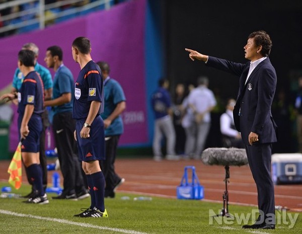 ▲ 인천 아시안게임에서 금메달을 획득한 대한민국 남자 축구대표팀을 이끈 이광종 신인 올림픽 대표팀 감독.ⓒ뉴데일리 정재훈 사진기자