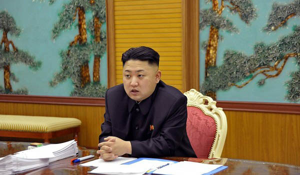 ▲ "뭐, 에볼라? 외국인 모두 못오게 막아!" 최근 김정은 정권은 에볼라 바이러스에 예민한 반응을 보이고 있다. ⓒ北선전매체 보도화면 캡쳐