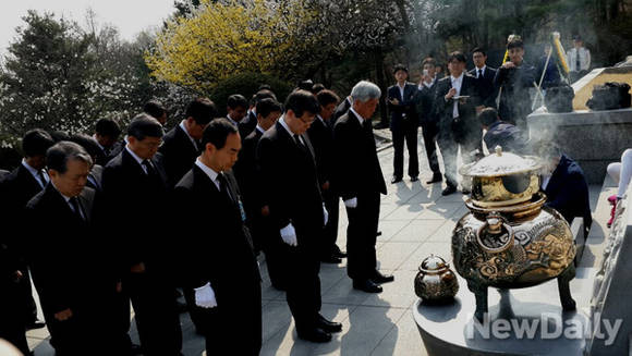 ▲ 서울 국립현충원에 마련된 故 박정희 대통령 내외분 묘소 자료사진.ⓒ뉴데일리 사진DB