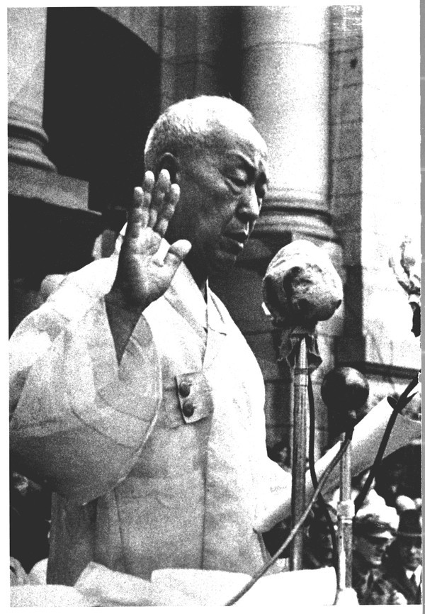 ▲ `1948년 대한민국 건국 대통령에 취임, 선서하는 이승만 박사.(자료사진)