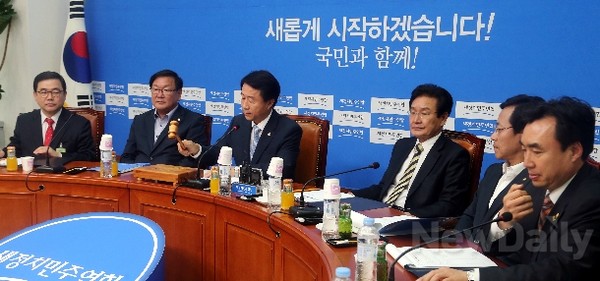 ▲ 지난 15일 열린 새정치민주연합 조직강화특별위원회(조강특위)의 제1차 회의 장면. ⓒ국회 사진공동취재단