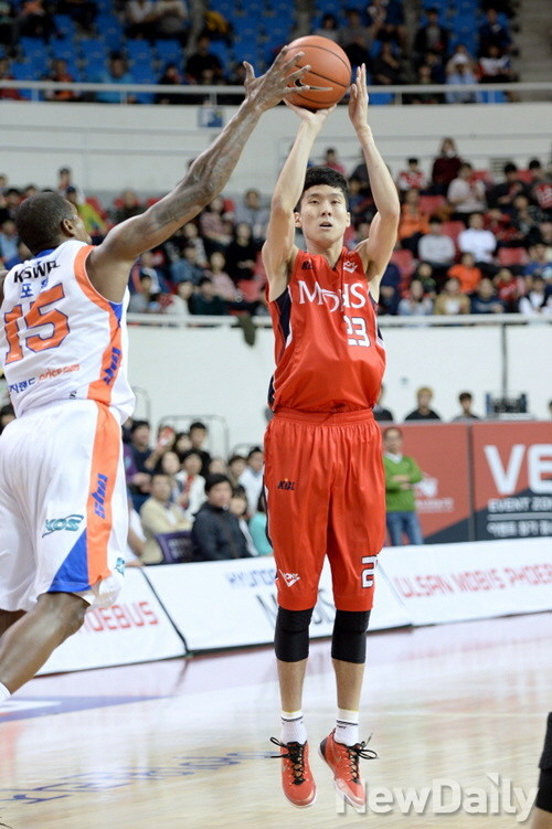 ▲ 울산 모비스 피버스와 인천 전자랜드 엘리펀츠의 대결이 26일 열렸다.ⓒ프로농구연맹