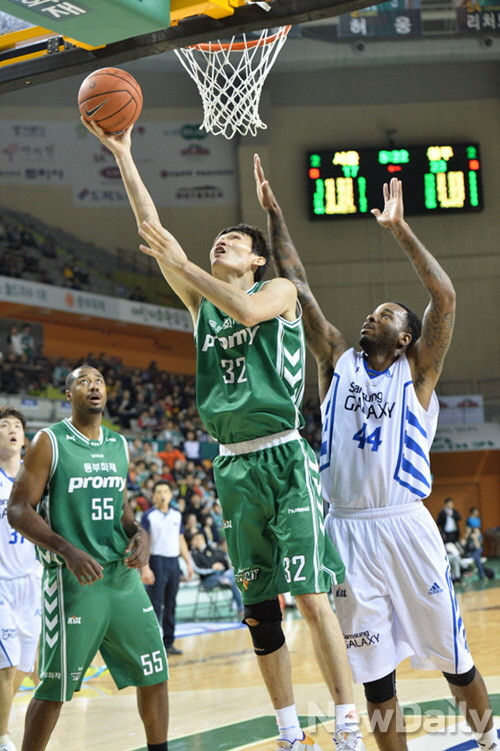 ▲ 원주 동부 프로미와 서울 삼성 썬더스의 경기가 26일 열렸다.ⓒ프로농구연맹