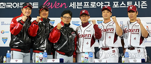 ▲ 26일 목동구장에서열린 PO미디어데이에 참석한 양팀선수단ⓒ연합뉴스
