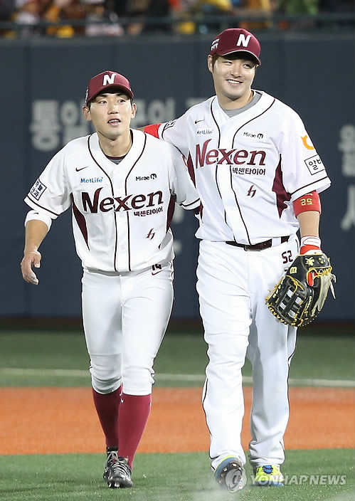 ▲ 서건창 선수와 박병호 선수(오른쪽).ⓒ연합뉴스