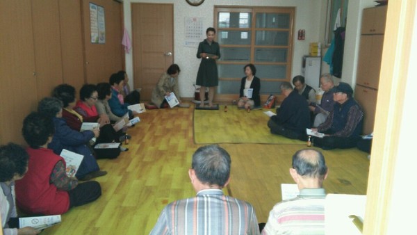 ▲ 고령군이 고령 어르신을 상대로 과장광고 등 저질상품 상술행위 예방에 나섰다.ⓒ칠곡군 제공