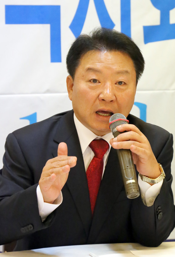 ▲ 양명모 대구시약사회장이 28일 아사이포럼21 토론회에서 총선출마 의사에 대해 간접적으로 출마의지를 밝혔다.ⓒ아시아포럼 제공