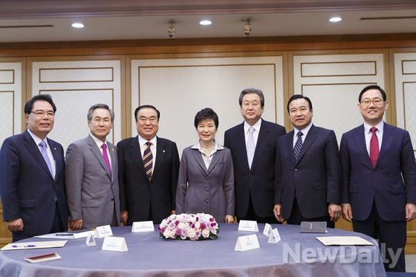 ▲ 박근혜 대통령이 29일 국회에서 여야 지도부와 회동을 갖고 있다. ⓒ뉴데일리