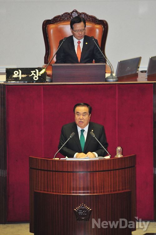 ▲ 새정치민주연합 문희상 비상대책위원장이 30일 국회 본회의장에서 교섭단체 대표연설을 하고 있다. ⓒ뉴데일리 이종현 기자