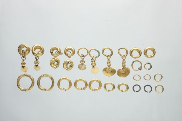 ▲ 태환 및 세환이식류 ⓒ의성군 제공