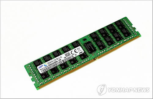 ▲ 20나노 공정을 적용한 8Gb DDR4 서버용 D램.