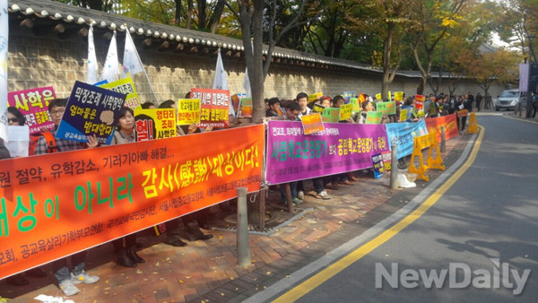 ▲ 교육시민단체 1천여 명(경찰추산 600명)은 "조례를 빌미로 사학을 정치실험하지 말라"고 요구했다. ⓒ뉴데일리