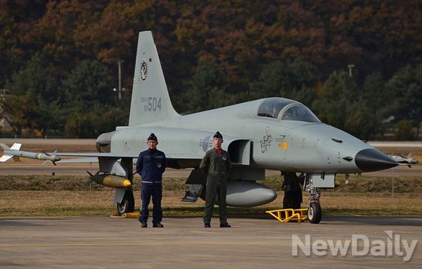 ▲ 전력화 행사에서 F-5전투기. 이전투기의 임무를 FA-50전투기가 이어 받는다.ⓒ뉴데일리 정상윤 기자