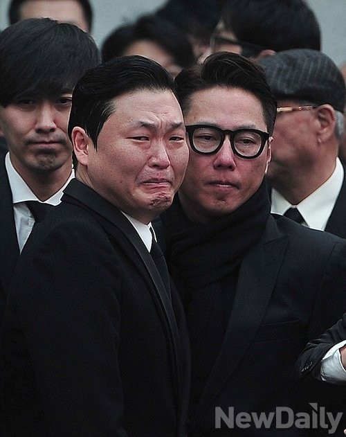 ▲ 고 신해철의 영정 사진  ⓒ 사진공동취재단