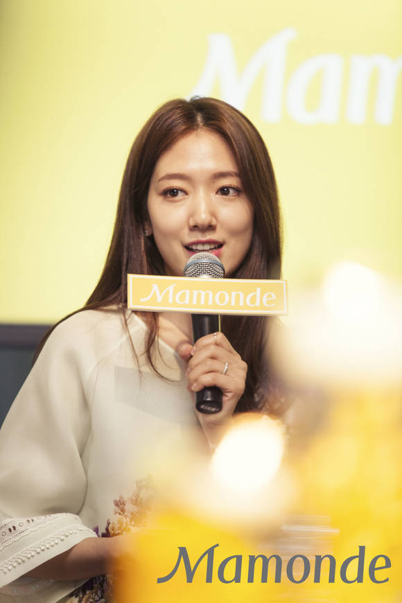 ▲ 배우 박신혜가 질의응답에 답변하고 있다ⓒ마몽드