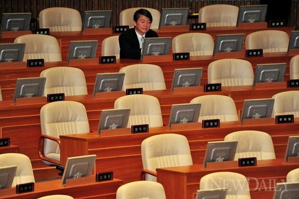 ▲ 지난해 국회 대정부 질문 당시 텅 빈 본회의장의 모습. 올해도 이 같은 모습이 똑같이 재현됐다. ⓒ뉴데일리 이종현 기자